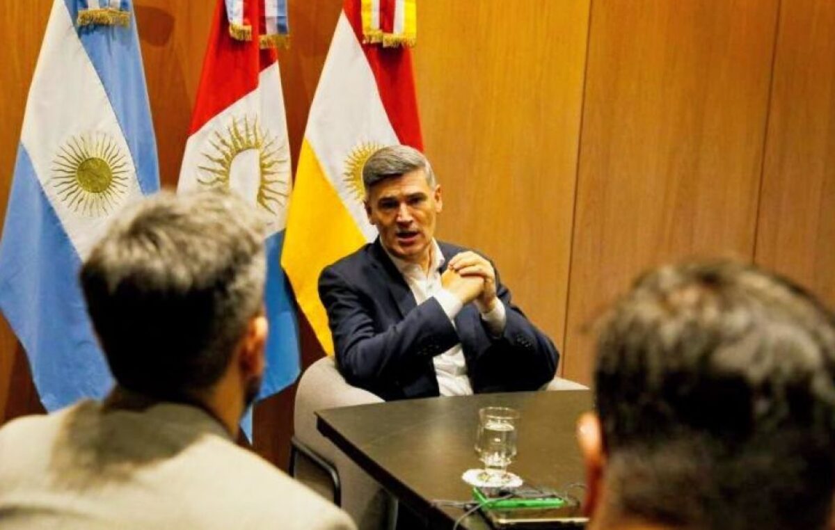 El Intendente de Córdoba contra Milei: “Destina todos los subsidios al transporte de los porteños”