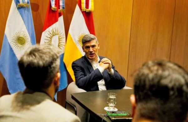 El Intendente de Córdoba contra Milei: “Destina todos los subsidios al transporte de los porteños”