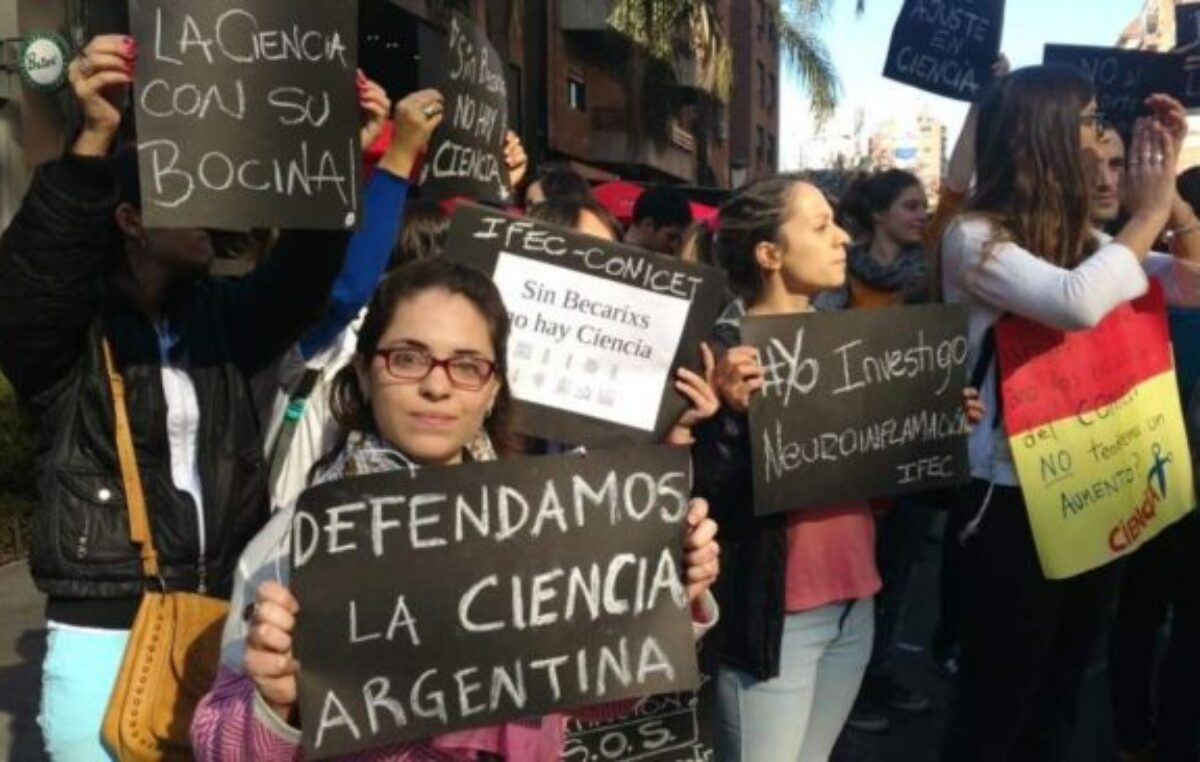 La motosierra de Caputo y Milei