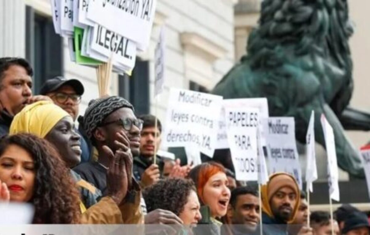 España legaliza a medio millón de migrantes para frenar la exclusión y el trabajo informal