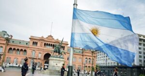 La Argentina necesita un rumbo, no un salvavidas electoral