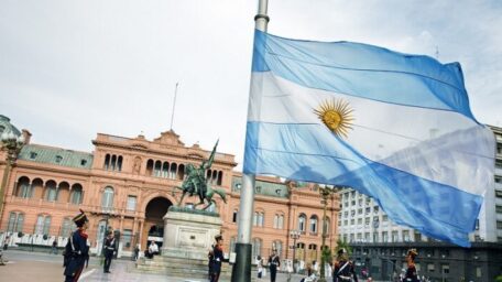 La Argentina necesita un rumbo, no un salvavidas electoral