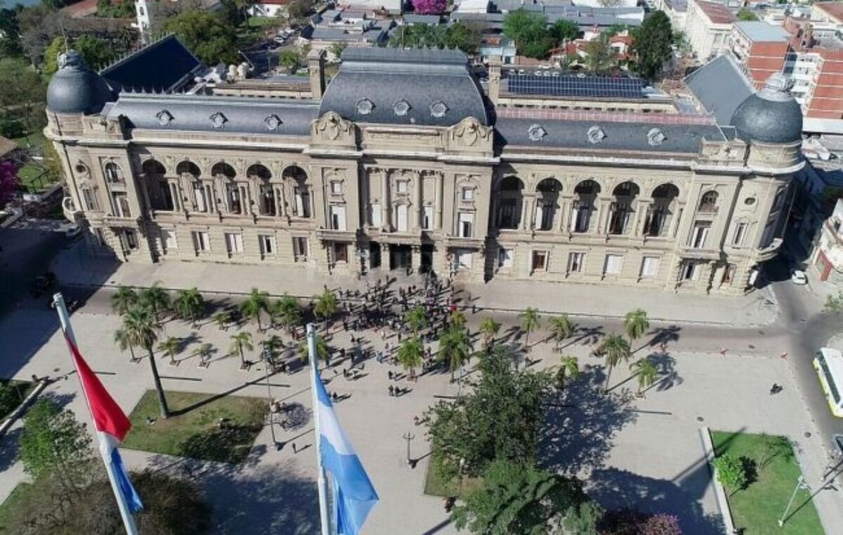 La debilidad del mercado interno reduce la coparticipación y golpea con fuerza a Santa Fe