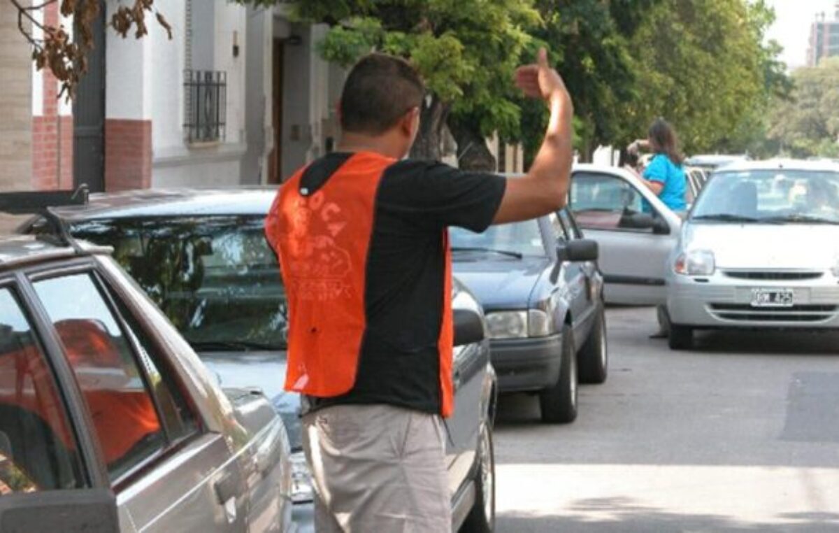 Villa Allende regula a los “naranjitas” con trabajo por cooperativa en playas públicas