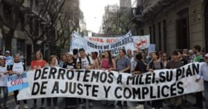 La Marcha de la Bronca se hizo sentir en Rosario: críticas a Milei y reclamo de un paro general