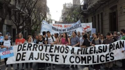 La Marcha de la Bronca se hizo sentir en Rosario: críticas a Milei y reclamo de un paro general