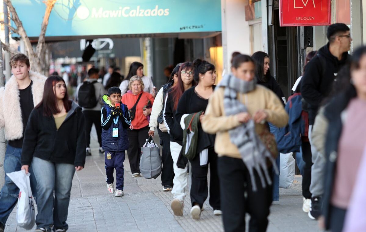 Deudas, recortes y estrés: el impacto del ajuste en mujeres de Neuquén, Centenario y Plottier