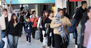 Deudas, recortes y estrés: el impacto del ajuste en mujeres de Neuquén, Centenario y Plottier