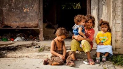 La pobreza pega más fuerte en los dos extremos: niños y jubilados