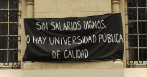 Casi cuatro de cada diez docentes universitarios pensaron en renunciar por la crisis salarial